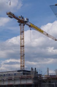 Besetzung Baukran auf Baustelle für Kreuzfahrerterminal in Kiel