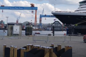 Blockade des Kreuzfahrtschiffes Zuiderdam in Kiel durch Smash Cruiseshit