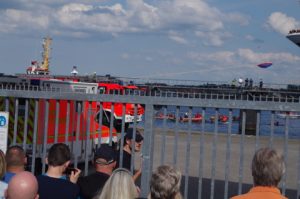 Blockade eines Kreuzfahrtschiffes in Kiel durch Smash Cruiseshit