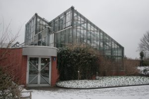Eingangsbereich der Schaugewächshäuser Neuer Botanischer Garten Kiel - Foto: Rosa Thiemer