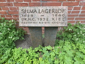 Gedenkstein für Selma Lagerlöf im Alten Botanischen Garten in Kiel