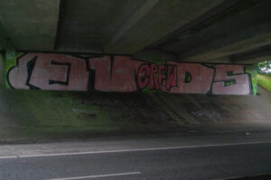 Graffiti an Brücke Boelkestraße - B 503 in Kiel-Holtenau