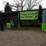 Katzheide muss bleiben - Aktion vor dem Freibad