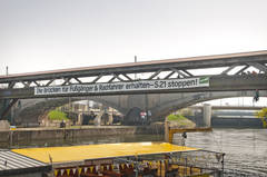 S21-Protest: Banner gegen Brückenabriss, 30.3.2014, Bad Cannstatt (Foto: ROBIN WOOD/J. Volle. Dort auch alle Bild- und Urheberrechte)