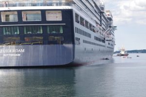 Zuiderdam Blockade in Kiel durch Smash Cruiseshit