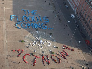 Kiel: Lebendes Transparent für den Klimaschutz. Bildquelle: BUND-Jugend